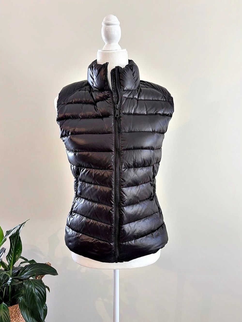 SAM. New York Black Puffer Vest S